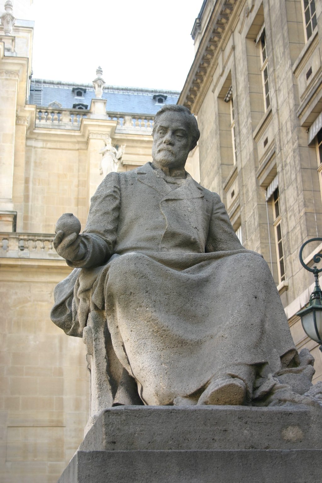 Louis Pasteur's monument, La Sorbonne, Paris (3).JPG